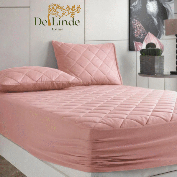 De Linde Home 100% Katoen Waterdicht Matrasbeschermer – Roze – Fitted – Hoeslakenbadstof Rondom Elastiek – Kapitone – Gewatteerde Matrasbeschermer – Incontinentie – 2 in 1 Waterdichte Matrasbeschermer & Hoeslaken